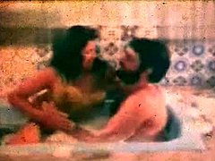 Una coppia sensuale si bagna e diventa selvaggia sotto la doccia