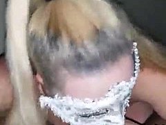 امرأة شقراء من ليستر تمارس معي الجنس الفموي في فيديو