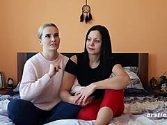 Две зреле жене се препуштају лезбејском роњењу уз муф