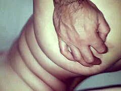 स्टेपमम के बड़े स्तन और कंडोम के बिना कमशॉट का शौकिया वीडियो