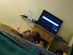 Zrelé čierne ženy z Texasu si užívajú veľký čierny penis v interracial videu