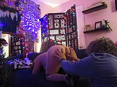 Зрелая шлюха Стеффи Голд демонстрирует свои танцевальные движения в домашнем видео