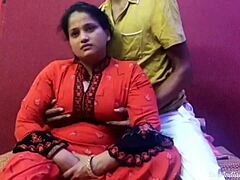 A milf indiana Sonam faz sexo com sua amiga neste vídeo quente