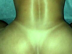 Затегнуто дупе жене аматерке испуњено спермом у ХД видеу