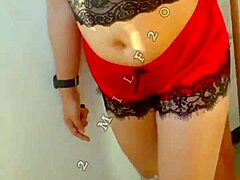 अमेचुर MILF आउटडोर सेक्स इन पब्लिक का आनंद लेती है।