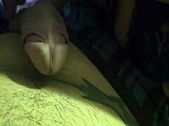 MILF brasileña provoca con su culo y un consolador en HD