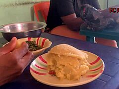 Mijn ruilhandel met een hongerige ebony voor eten in een restaurant (Xv-premie)