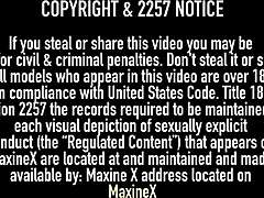 डॉन प्रिंस एक हॉट सेशन में मैक्सीन एक्सएस के परिपक्व स्तनों को खुश करता है।
