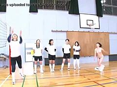 HD-video af CFNF volleyball-disning med japansk moden og mor