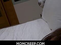 Christina Cinn, nevlastná matka, sa oddáva svojmu fetišu pre výstrek do tváre