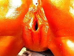 Styvmammas sexdocka ägnar sig åt analsex och creampie