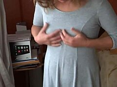 बड़े स्तनों वाली शौकिया लैटिना एक संकलन वीडियो में उन्हें प्रदर्शित करती है