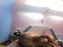 Una MILF messicana appassionata di cazzo viene scopata in una stanza d'albergo