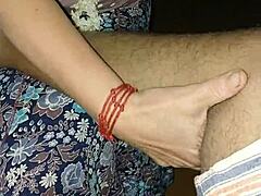 Indisk fru njuter av anal med Devyanka på en semesterort i Kerala