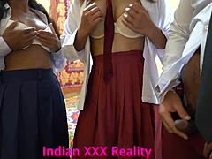 Vidéo maison d'un adolescent indien ayant des relations sexuelles avec un audio hindi fait maison