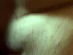 Close-up seorang jururawat amatur sebenar mendapat faraj dan pantat ditumbuk oleh pesakitnya