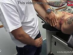 MILF amadora recebe uma visita médica suja em vídeo HD